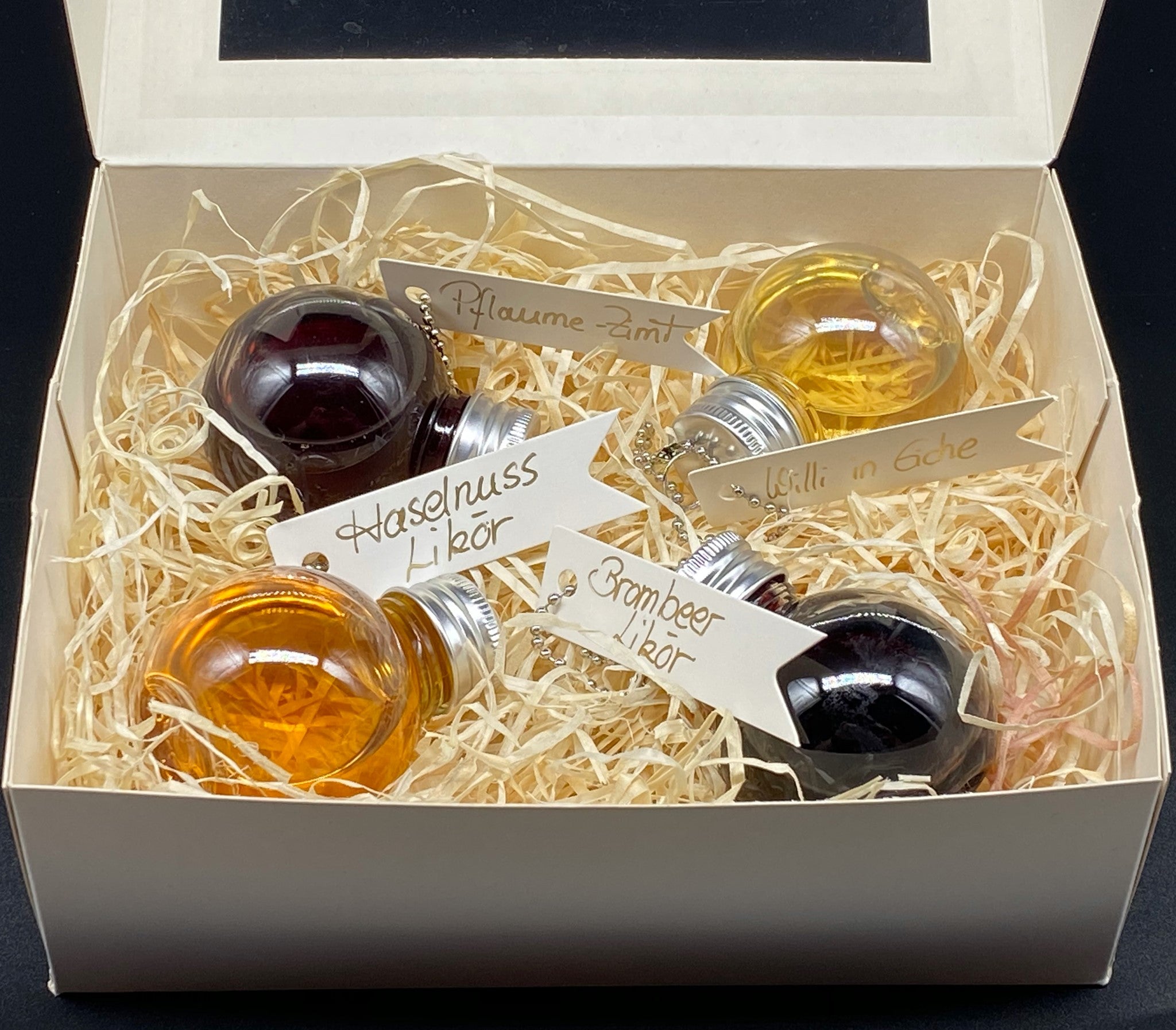Weihnachtsbaumkugeln gefüllt